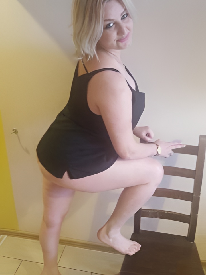 Илона привлекательная девушка из Бойковского цена от 1500 руб